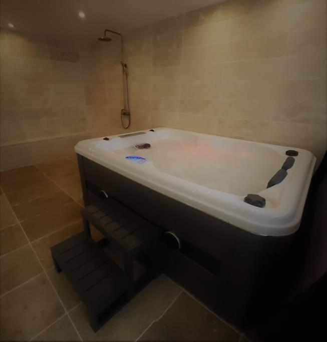Nalan Orrygeois, Spa, Sauna, Proche Asterix 외부 사진