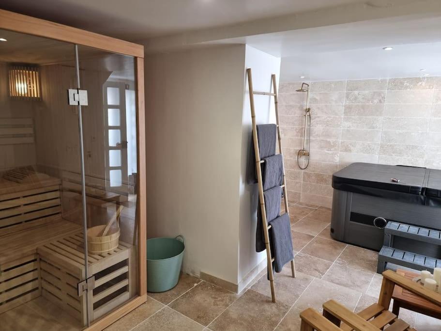 Nalan Orrygeois, Spa, Sauna, Proche Asterix 외부 사진